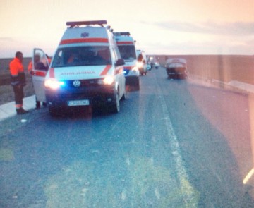 Accident rutier GRAV, cu doi morţi şi patru răniţi